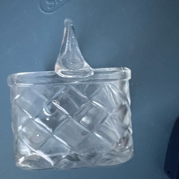 VINTAGE GLASS BASKET WEAVE BASKET WITH HANDLE - Picture 6 of 8